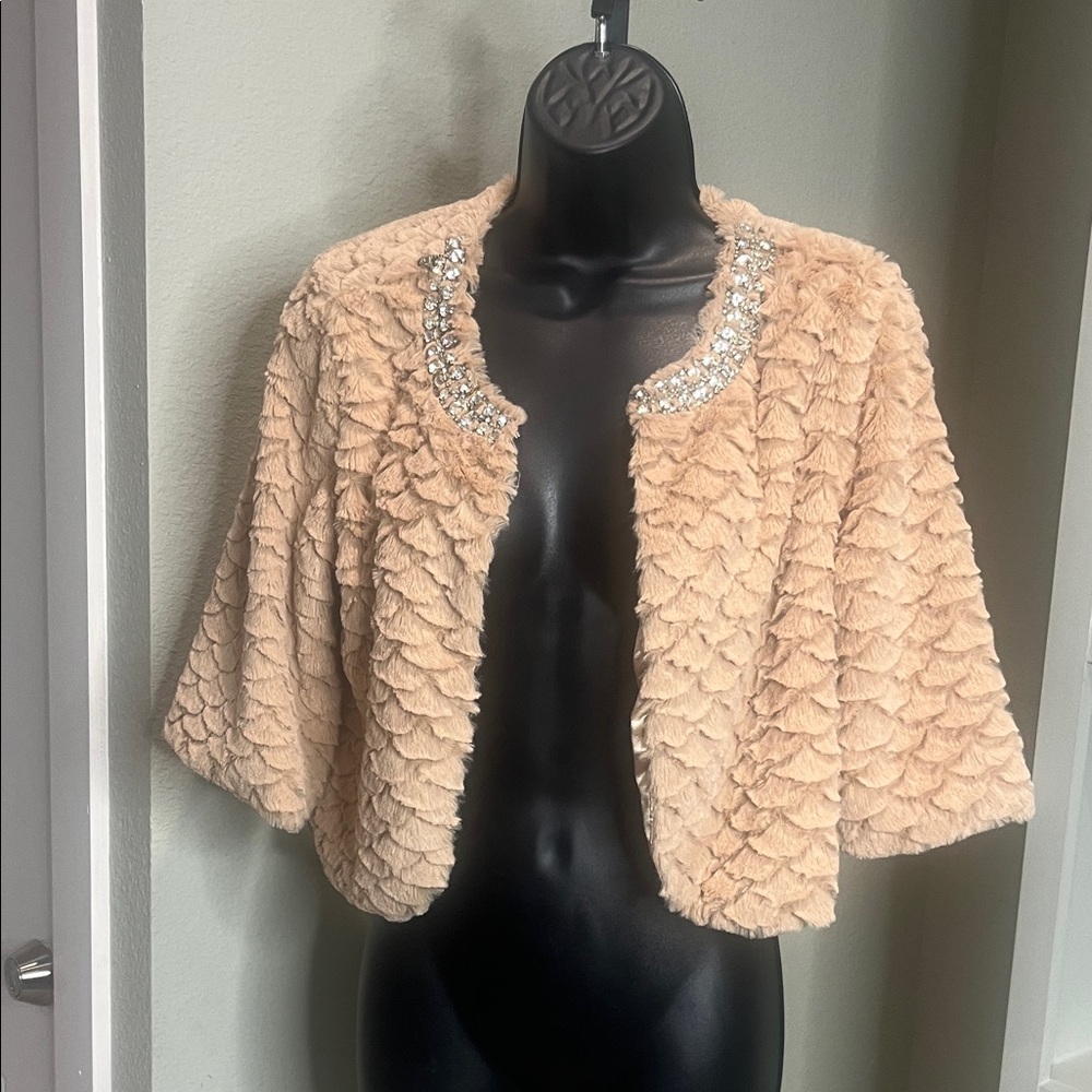 Haani Beige Faux Fur Bolero. Preloved